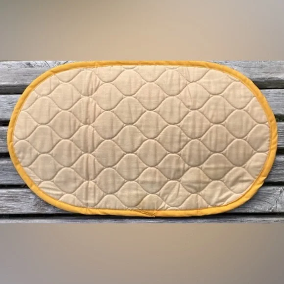 8 VINTAGE Quilted Daisy White Yellow Green Brown Tan Floral Placemats - Picture 5 of 6